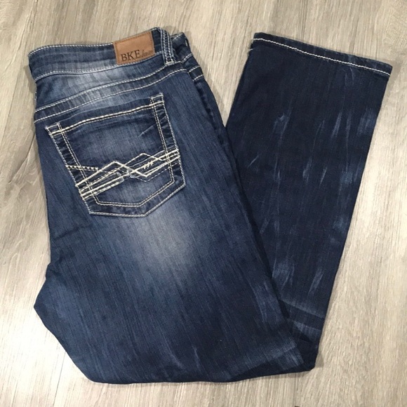 BKE DENIM SABRNA DarkWash Embroidered PicketStraight Leg Crops size 32 - Picture 1 of 11